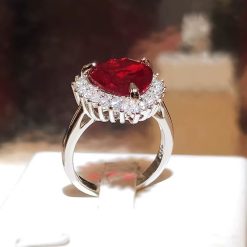 bague avec coeur rouge