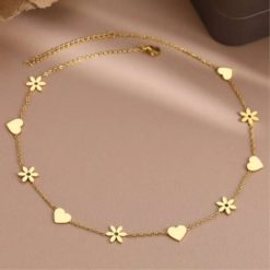 collier avec cœur de fleurs