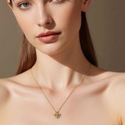 collier avec cœur entrelacé