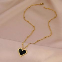 collier avec cœur pixel art