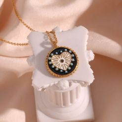 collier avec cœur romantique