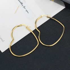 boucles d’oreilles anneau avec cœur