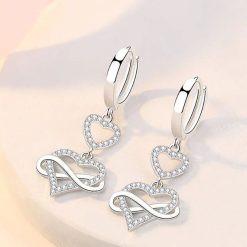 boucles d'oreilles avec cœur infini