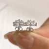 boucles d’oreilles avec petit cœur brillant en argent