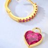 boucles d’oreilles clous avec cœur rose fuchsia