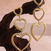 boucles d'oreilles pendantes avec 3 cœurs