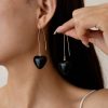 boucles d'oreilles pendantes cœur en noir