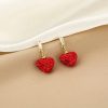 boucles d’oreilles pendantes cœur en rouge