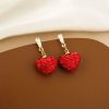 boucles d’oreilles pendantes cœur rouge