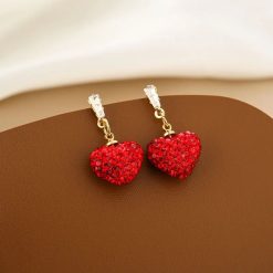 boucles d’oreilles pendantes cœur rouge