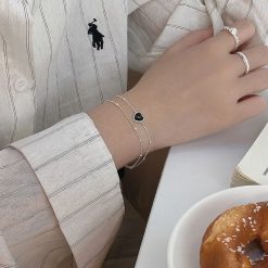 bracelet avec cœur noir