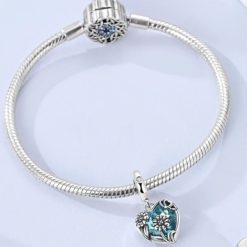 charm avec cœur bleu
