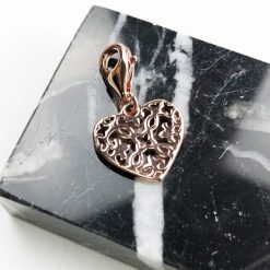 charm avec cœur dentelle