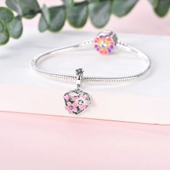 charm avec cœur fleuri