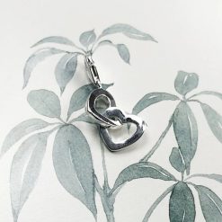charm avec cœurs entrelacés