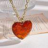 collier avec cœur ambre
