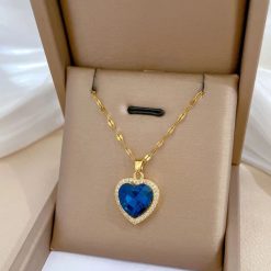 collier avec cœur bleu