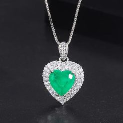 collier avec cœur émeraude