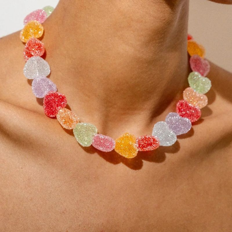 collier avec cœur multicolore