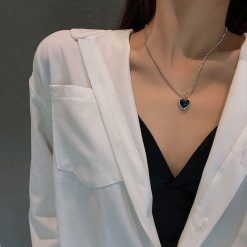 collier avec cœur noir