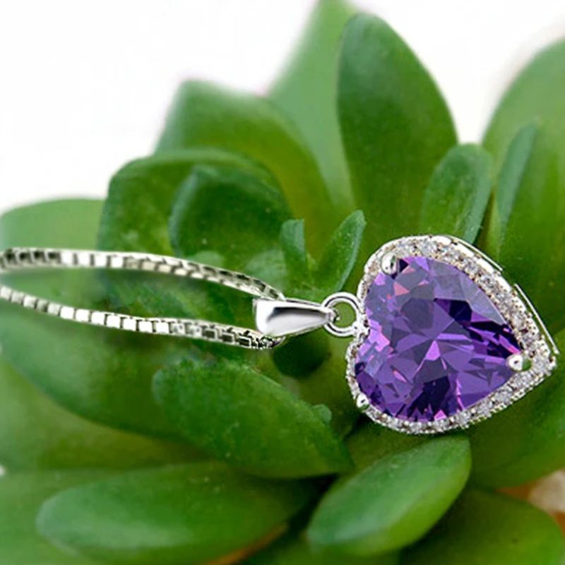 collier avec cœur violet