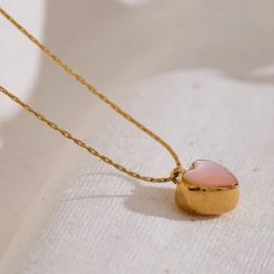 collier en cœur rose