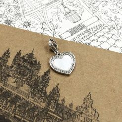 pendentif avec cœur blanc