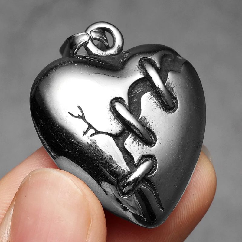 pendentif avec cœur brisé