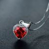 pendentif avec cœur rouge